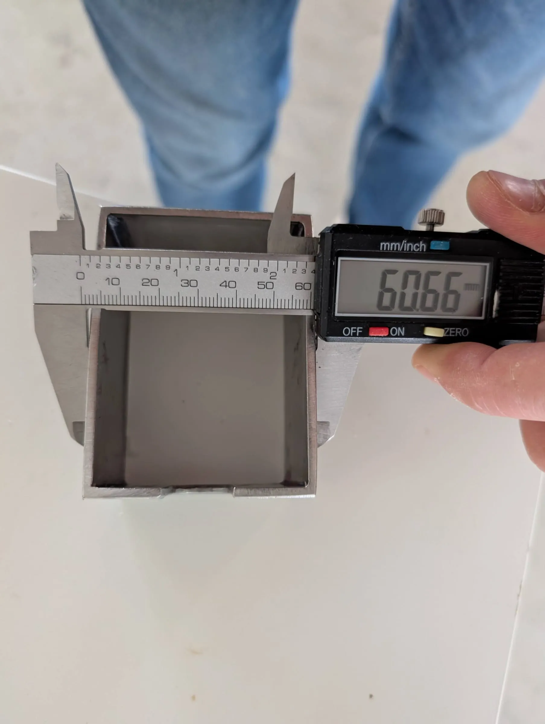 Checking the mould dimensions