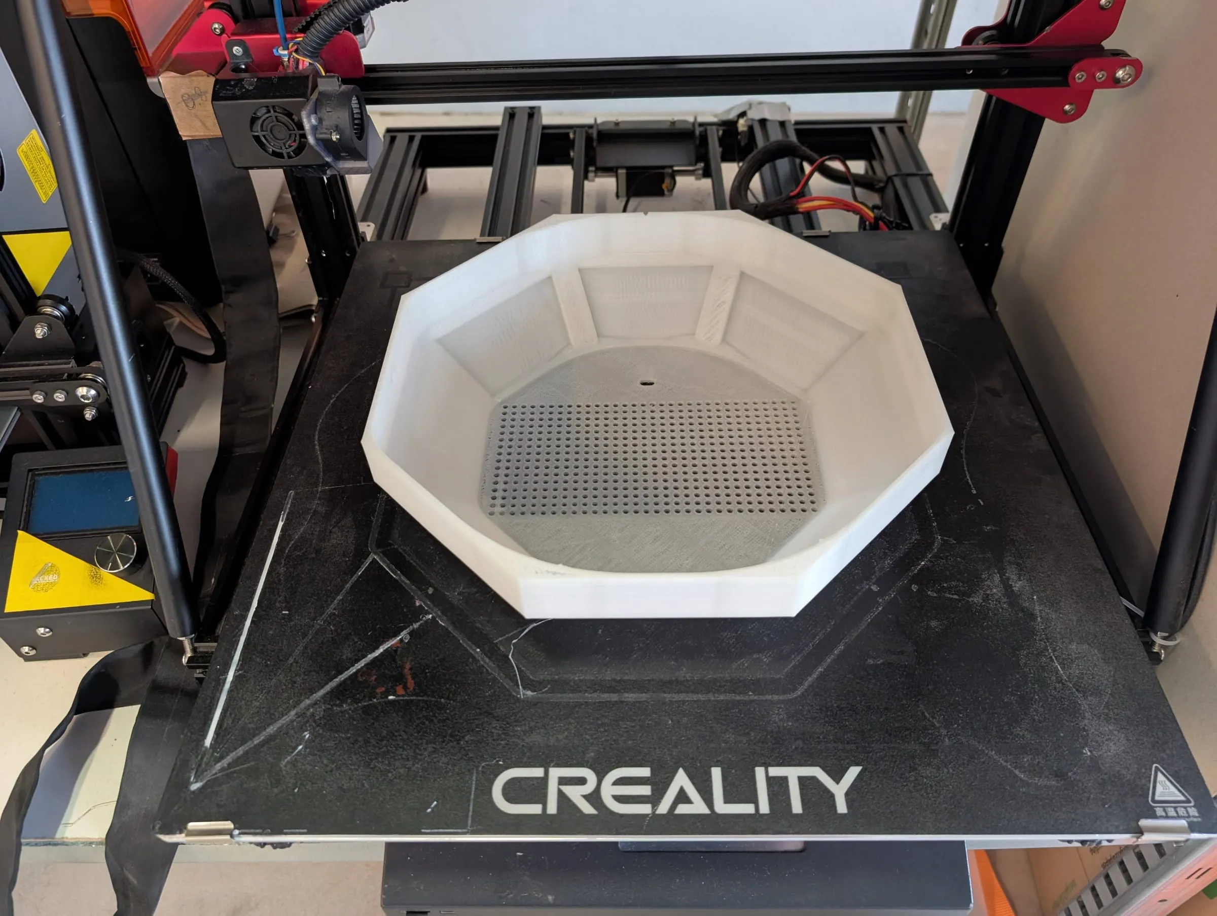 A gem diffuser part on the print bed